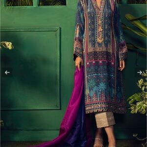 FARAH TALIB AZIZ- IRAAN NAVY PRINTED CREPE SILK KURTA WITH SILK OMBRE DUPATTA